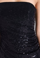 Trägerloses Abendkleid aus glitzerndem Jersey