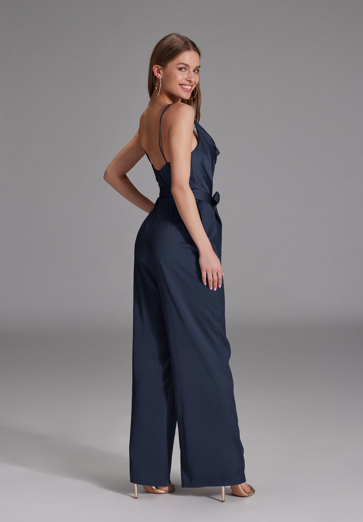 Satin Jumpsuit mit Bindegürtel