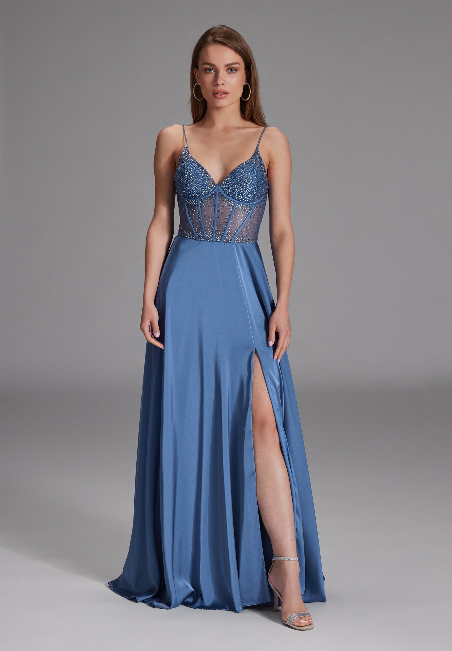 Abendkleid mit Corsagentop und feinen Ziersteinen