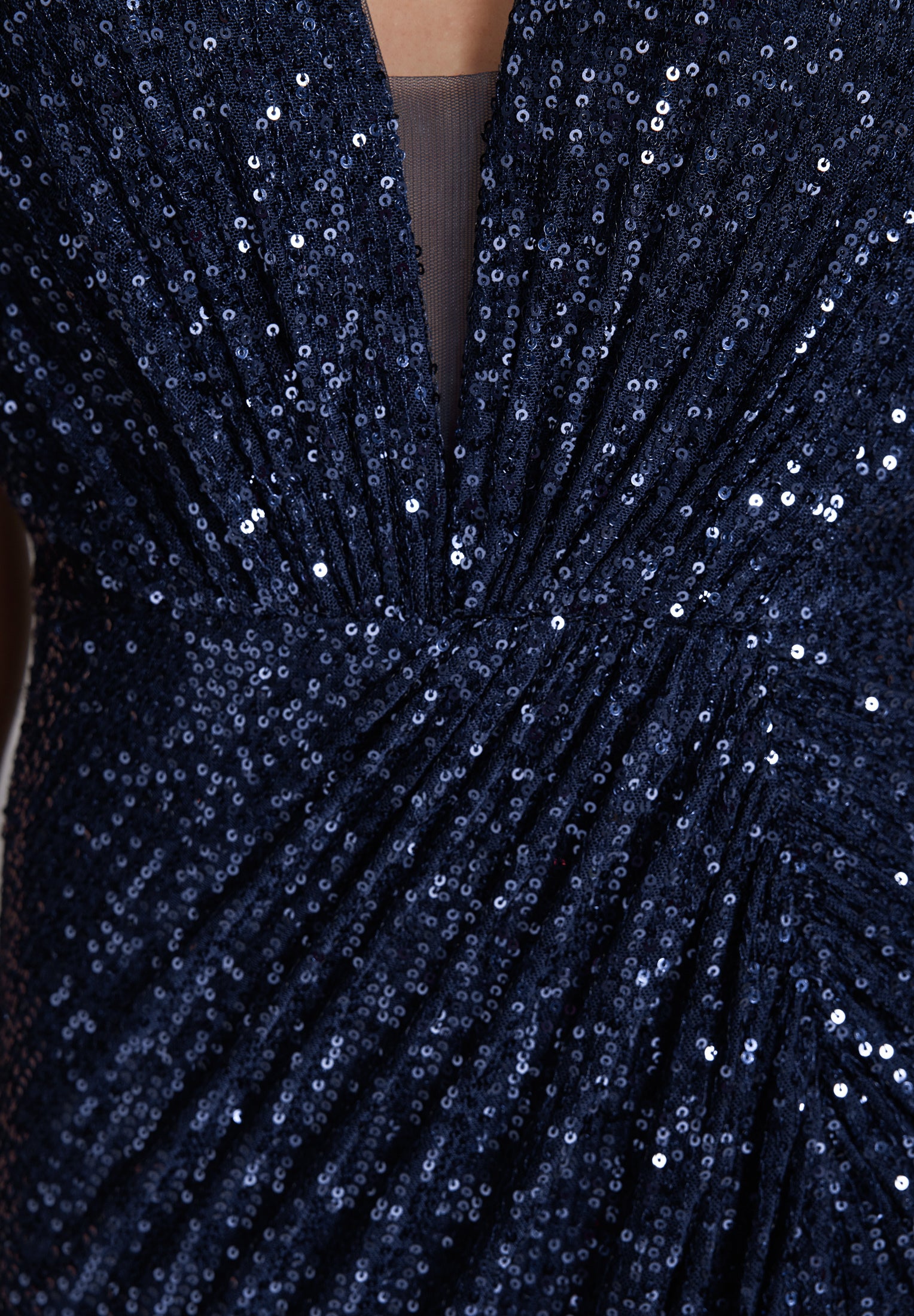 Neckholder Paillettenkleid mit Beinschlitz