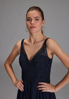 Chiffonkleid mit Spitzenstickerei