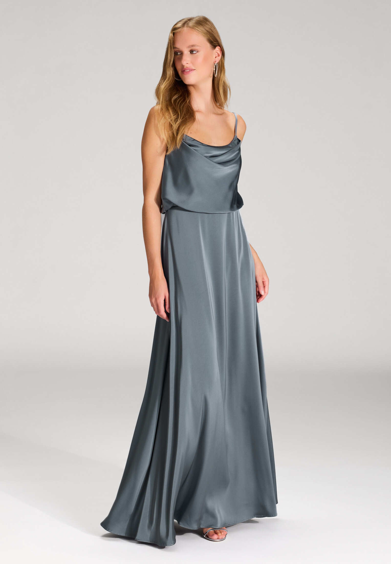 Abendkleid aus Satin mit angedeutetem Wasserfallausschnitt smoke blue