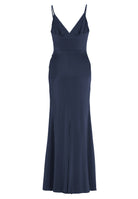 Figurbetontes Satinkleid mit Raffungen