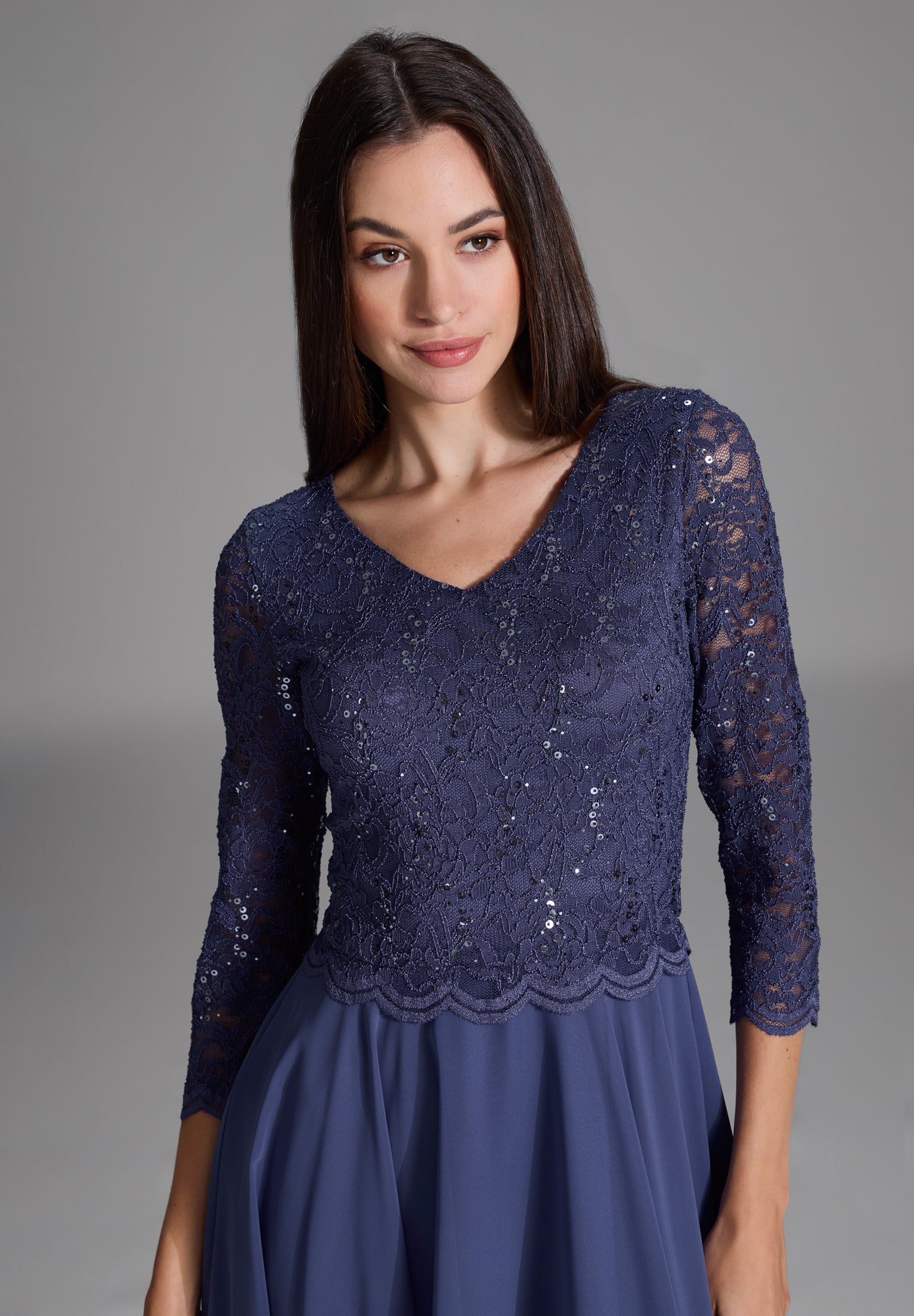 Midi Kleid mit paillettenbesetztem Spitzenoberteil