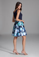 Cocktailkleid mit Rock aus bedrucktem Twill