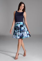 Cocktailkleid mit Rock aus bedrucktem Twill