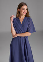 Chiffon Kleid in Wickel Optik mit Vokuhila Saum