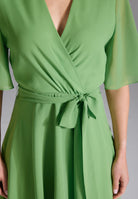 Chiffon Kleid in Wickel Optik mit Vokuhila Saum