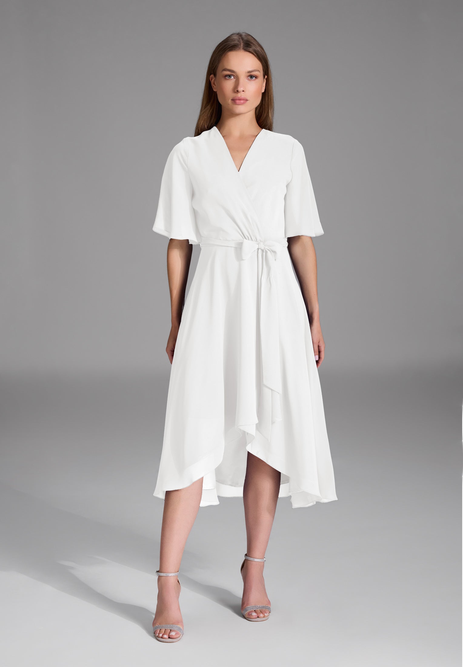 Chiffon Kleid in Wickel Optik mit Vokuhila Saum ivory