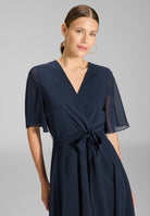 Chiffon Kleid in Wickel Optik mit Vokuhila Saum