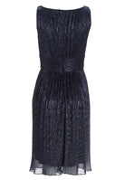 Plissiertes Metallickleid mit Taillenpasse