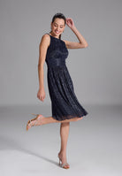 Plissiertes Metallickleid mit Taillenpasse navy