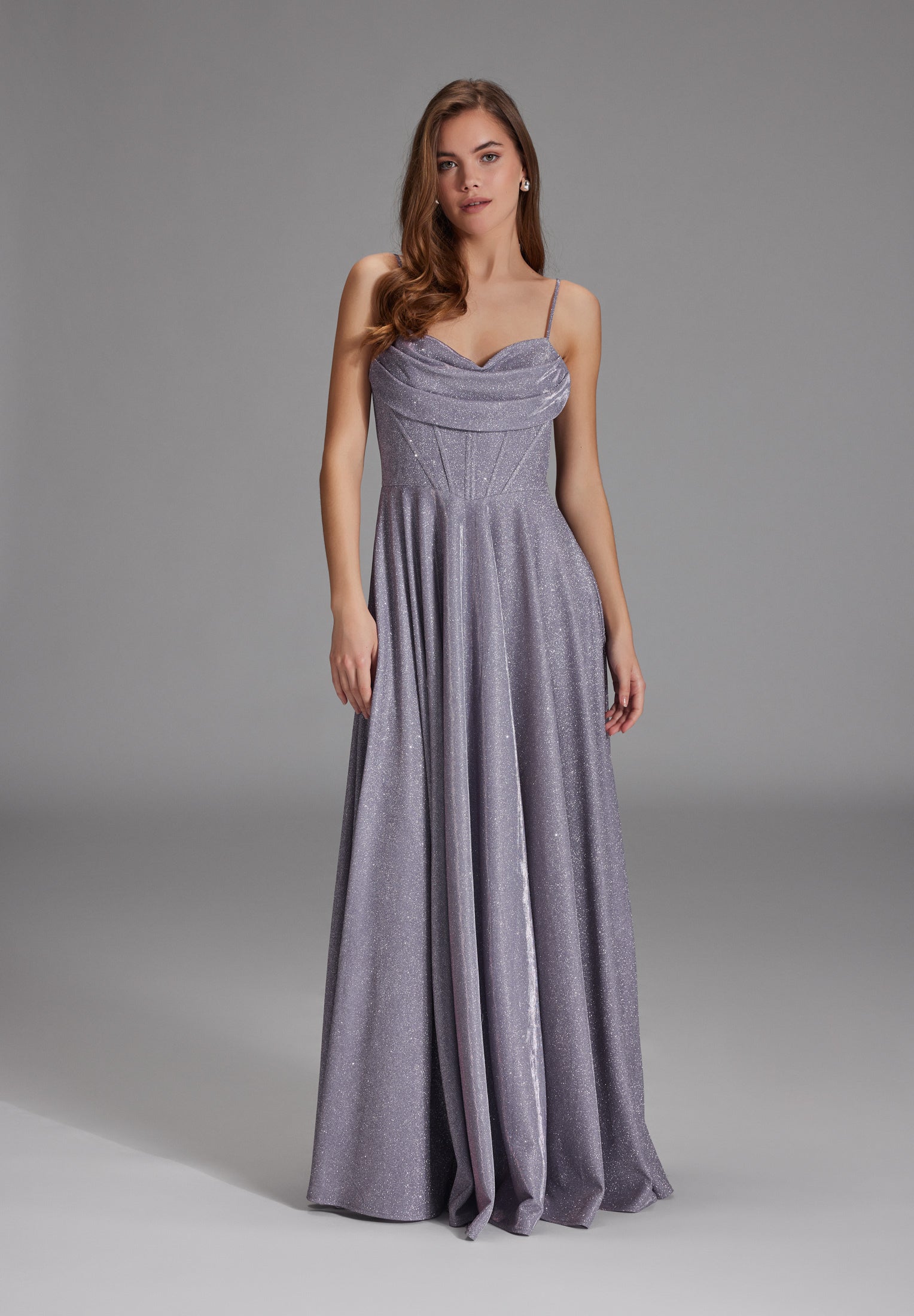 Schimmerndes Abendkleid mit Drapierung