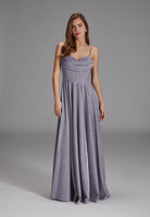 Schimmerndes Abendkleid mit Drapierung