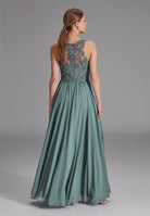 Hochgeschlossenes Kleid mit Spitzenstickerei