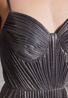 Schimmerndes Plisseekleid