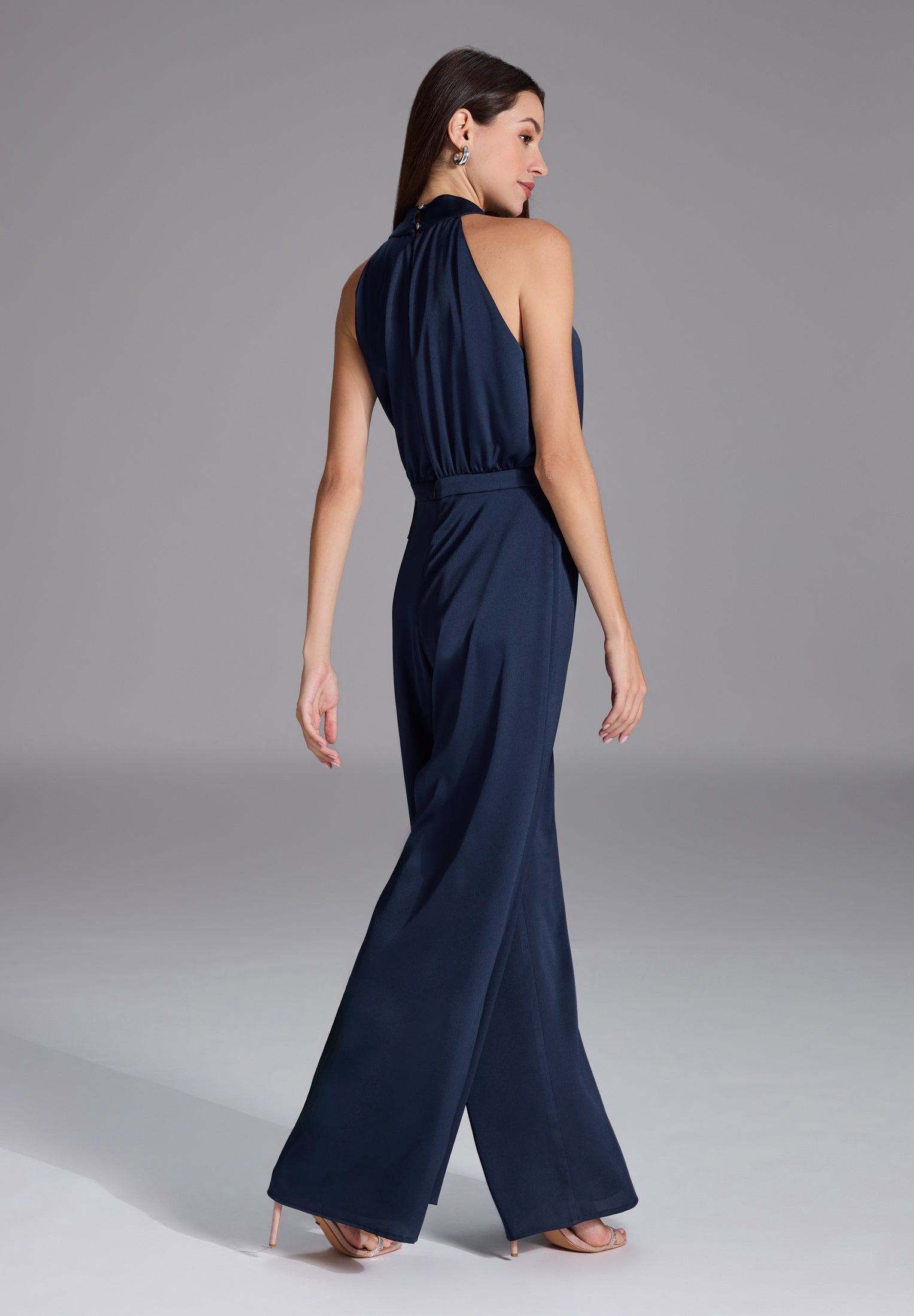 Ärmelloser Jumpsuit mit Schluppe