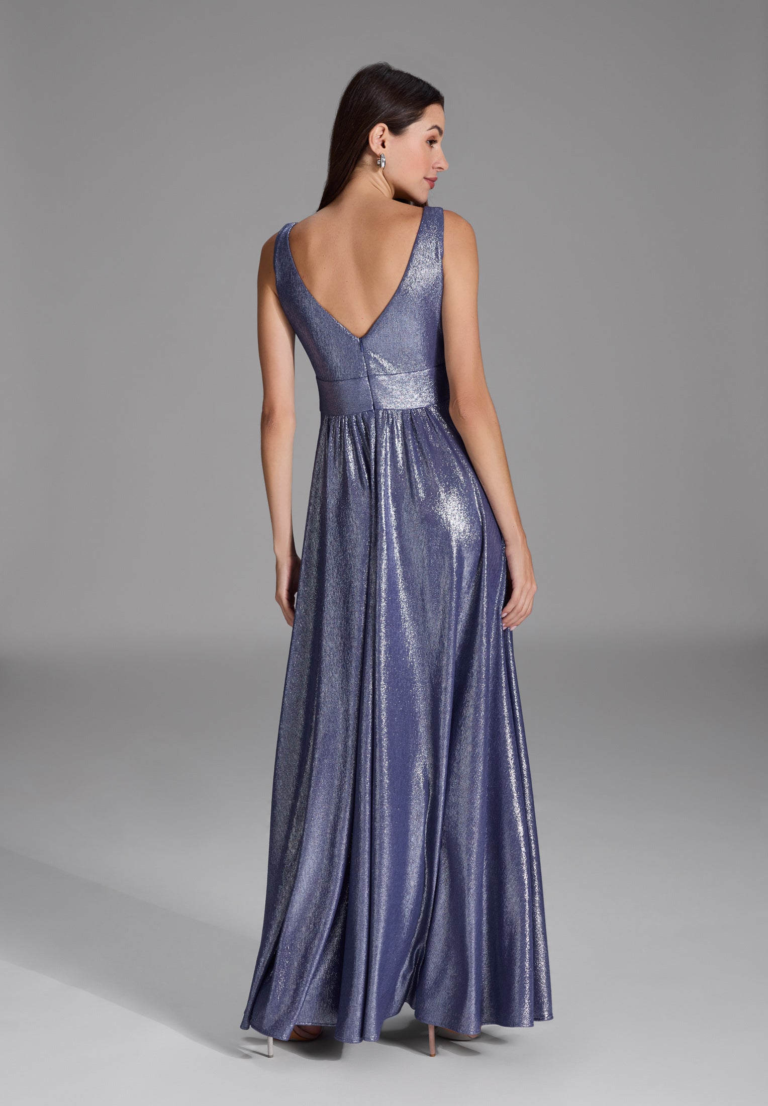 Abendkleid aus foliertem Jersey mit Beinschlitz