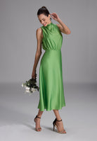 Midi Kleid aus nachhaltigem Satin mit Drapierung am Kragen apple green