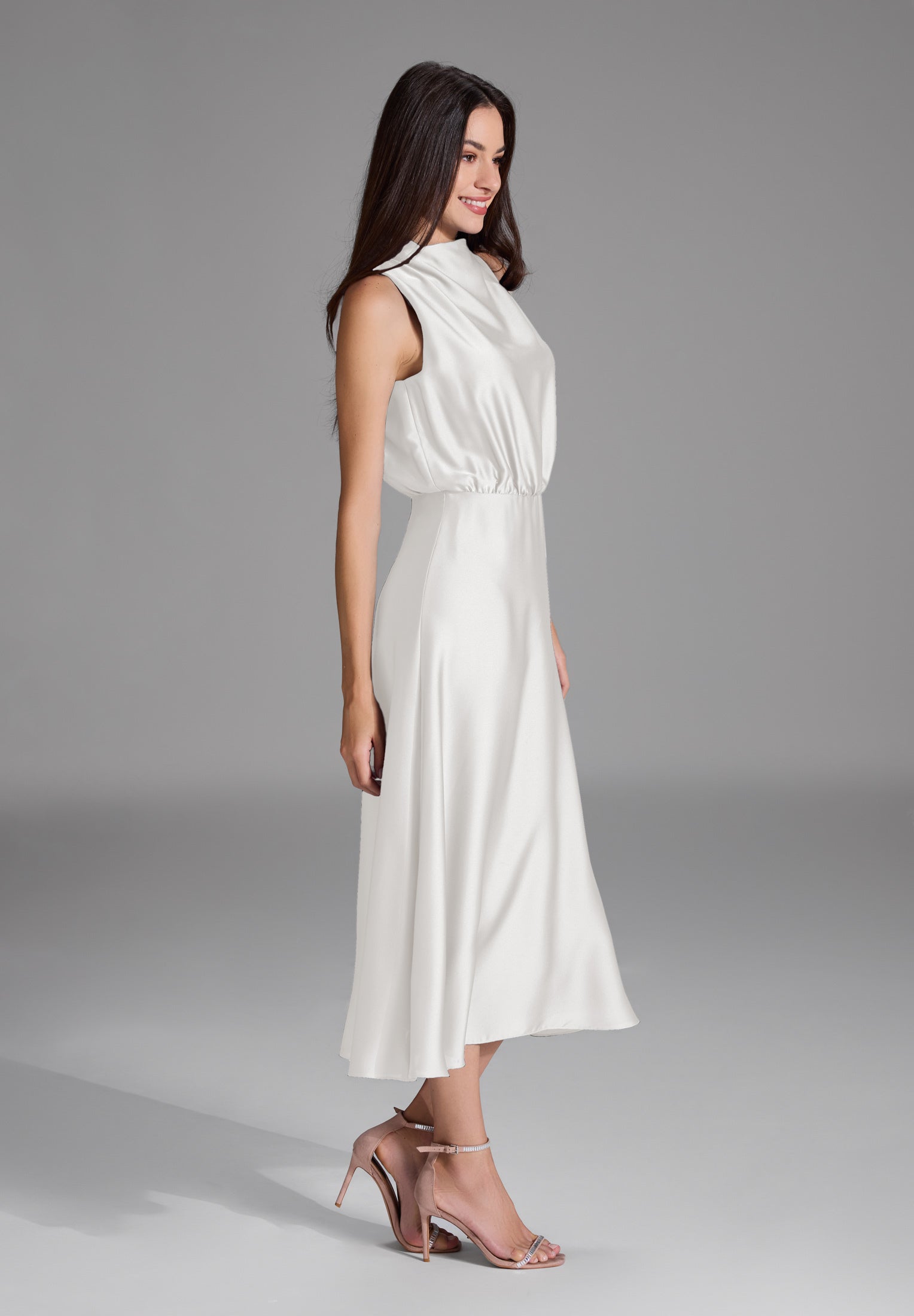 Midi Kleid aus nachhaltigem Satin mit Drapierung am Kragen