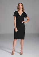 Etui Kleid aus feiner Spitze mit Bogenkante black