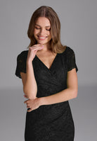 Etui Kleid aus feiner Spitze mit Bogenkante