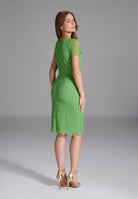 Etui Kleid aus feiner Spitze mit Bogenkante