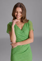 Etui Kleid aus feiner Spitze mit Bogenkante