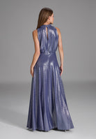 Hochgeschlossenes Abendkleid aus foliertem Jersey mit Beinschlitz