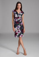 Etuikleid mit Wickel-Ausschnitt aus bedrucktem Mesh