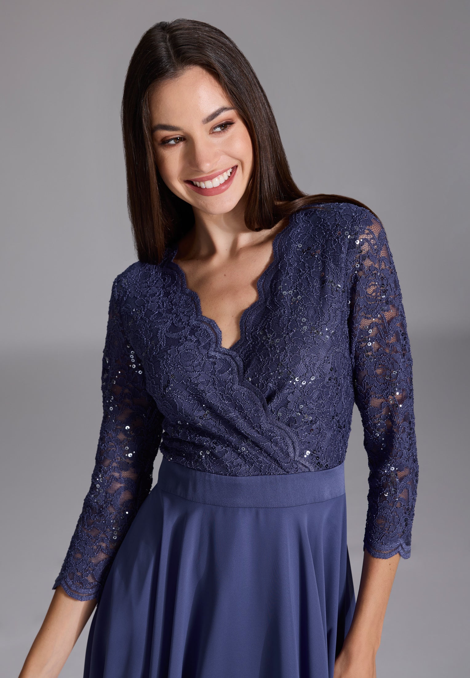 Cocktailkleid aus Material-Mix