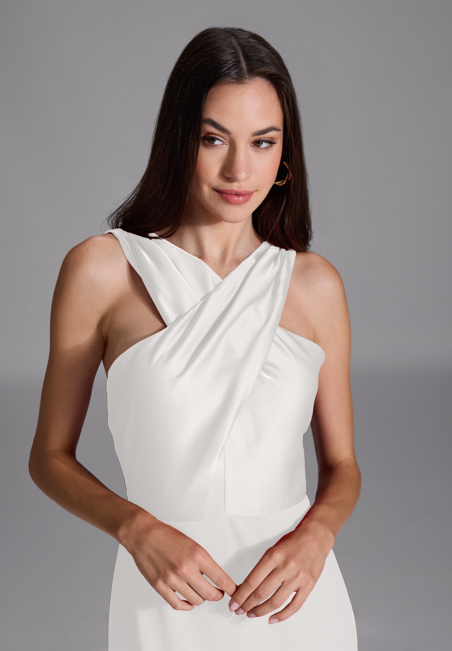 Midi Kleid mit gekreuzten Trägern aus Material-Mix