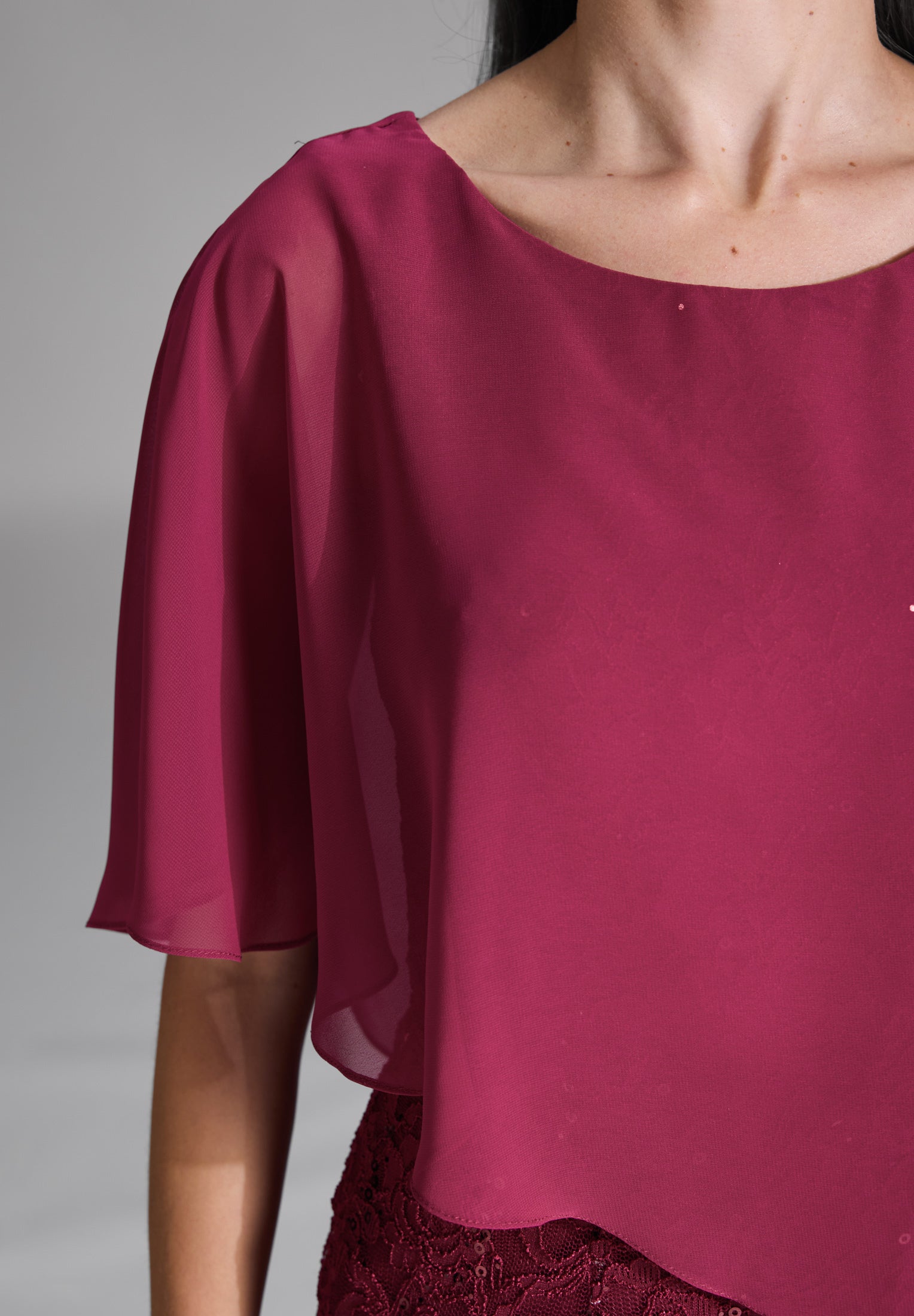 Cocktailkleid mit Überwurf