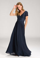 Besticktes Chiffonkleid mit kurzen Ärmeln