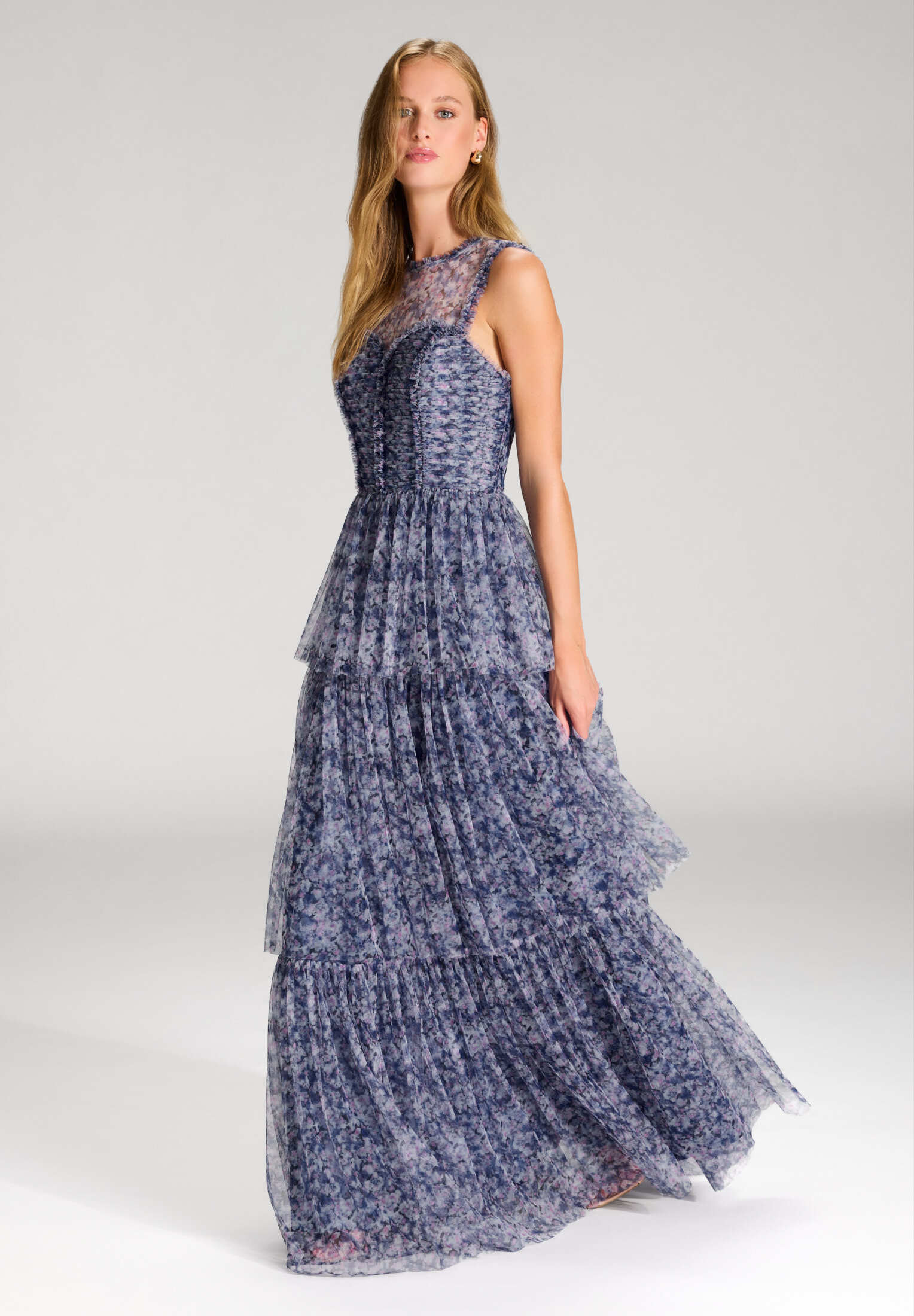 Printkleid aus Tüll mit Rüschendetails