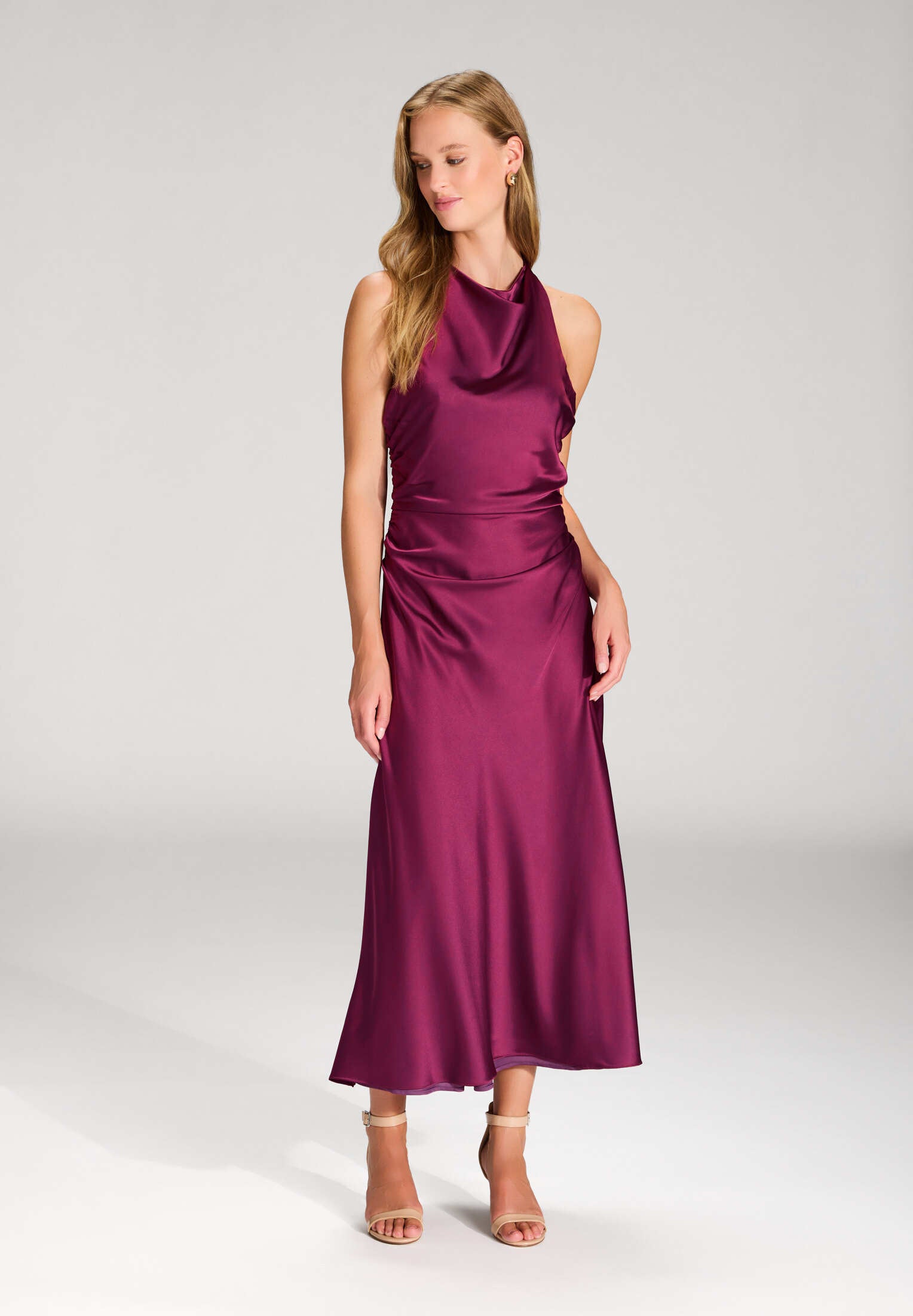 Midikleid aus Satin mit Rückenausschnitt mulberry
