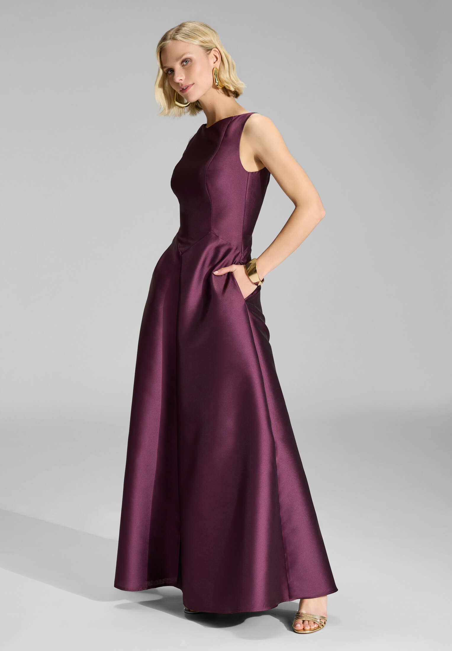 Robenartiges Abendkleid mit Eingrifftaschen merlot