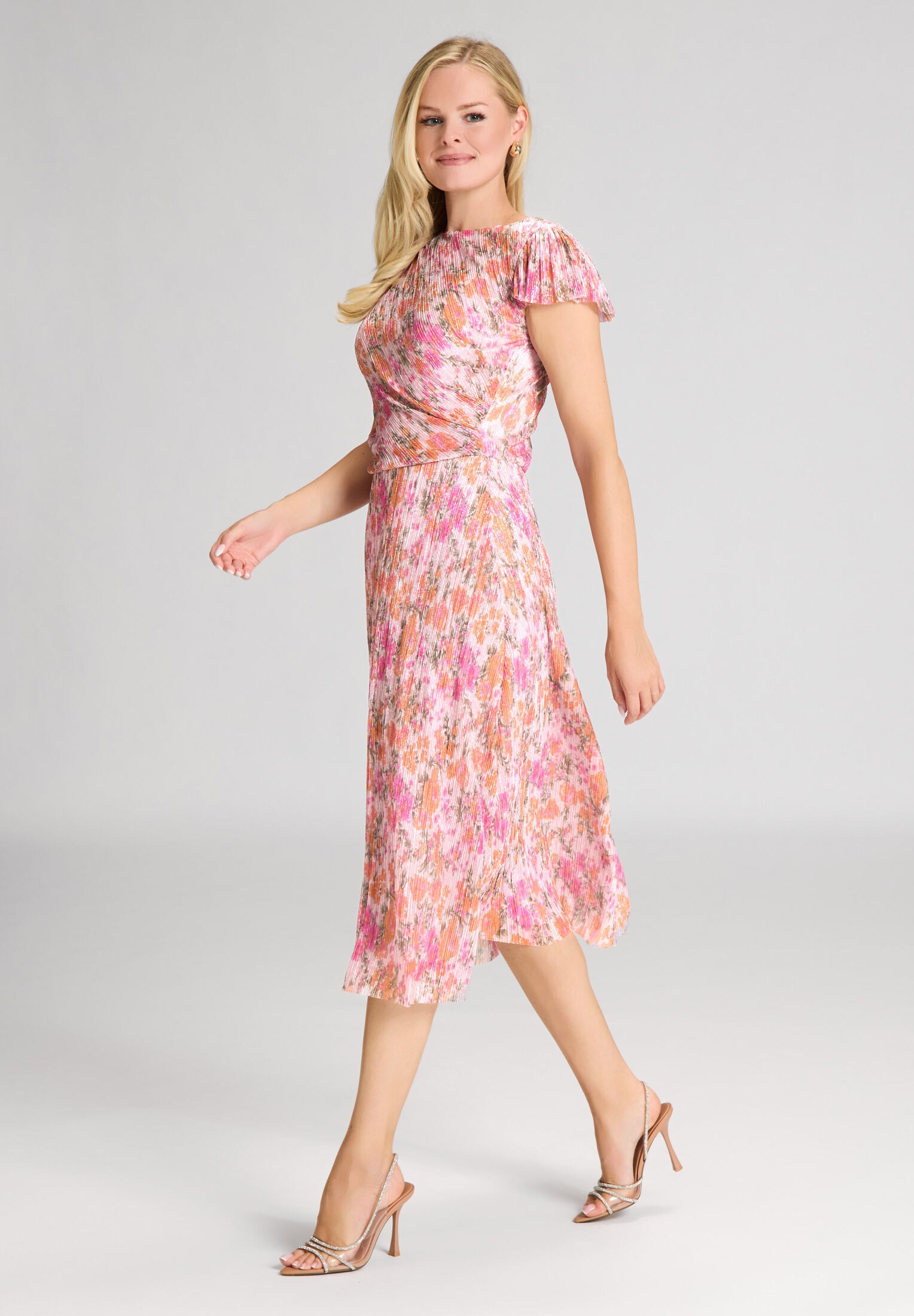 Midi Kleid aus bedrucktem Plissee Jersey mit kurzen Ärmeln