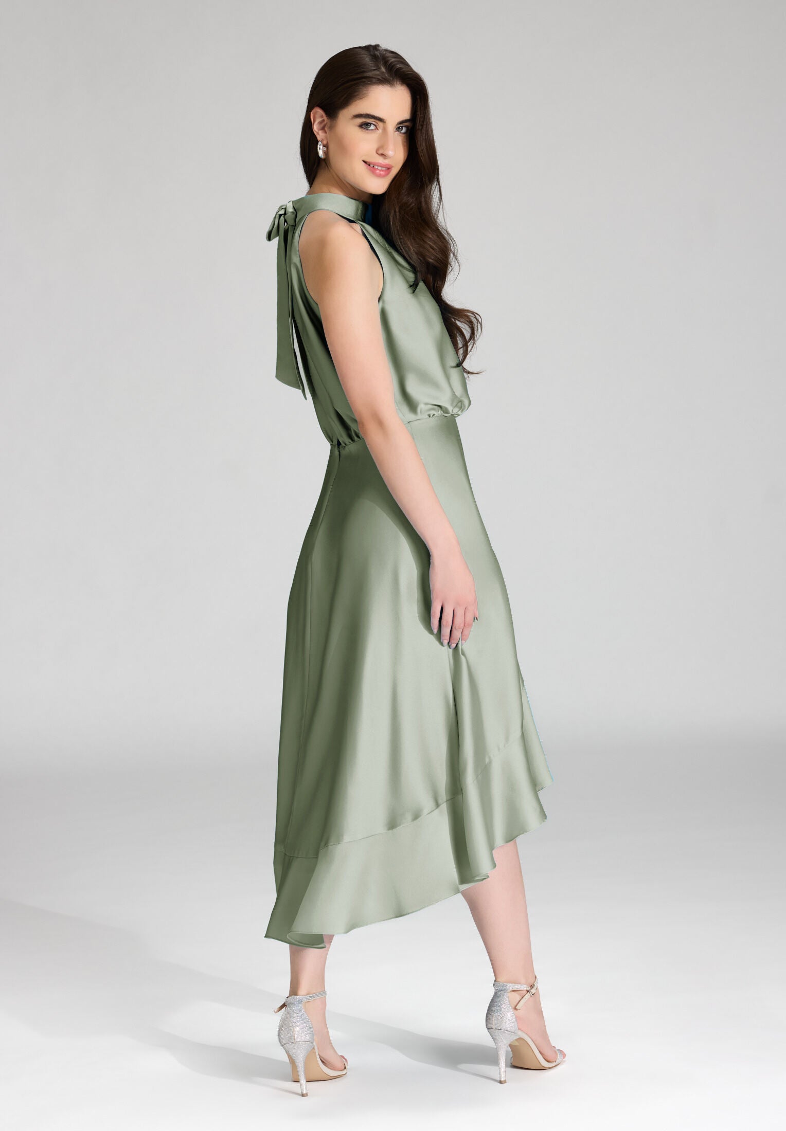 Cocktailkleid aus nachhaltigem Satin mit Volant am Saum