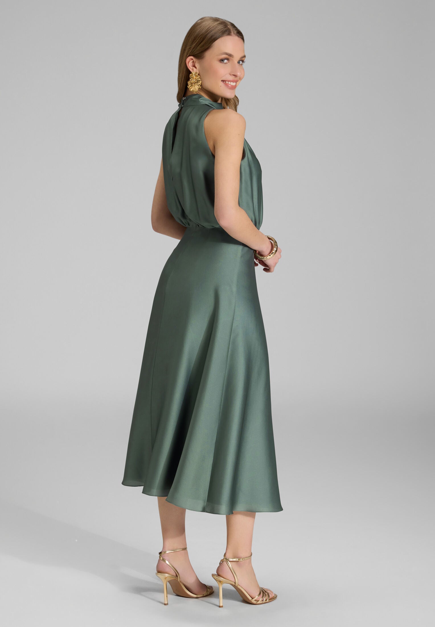 Midi Kleid aus nachhaltigem Satin mit Drapierung am Kragen