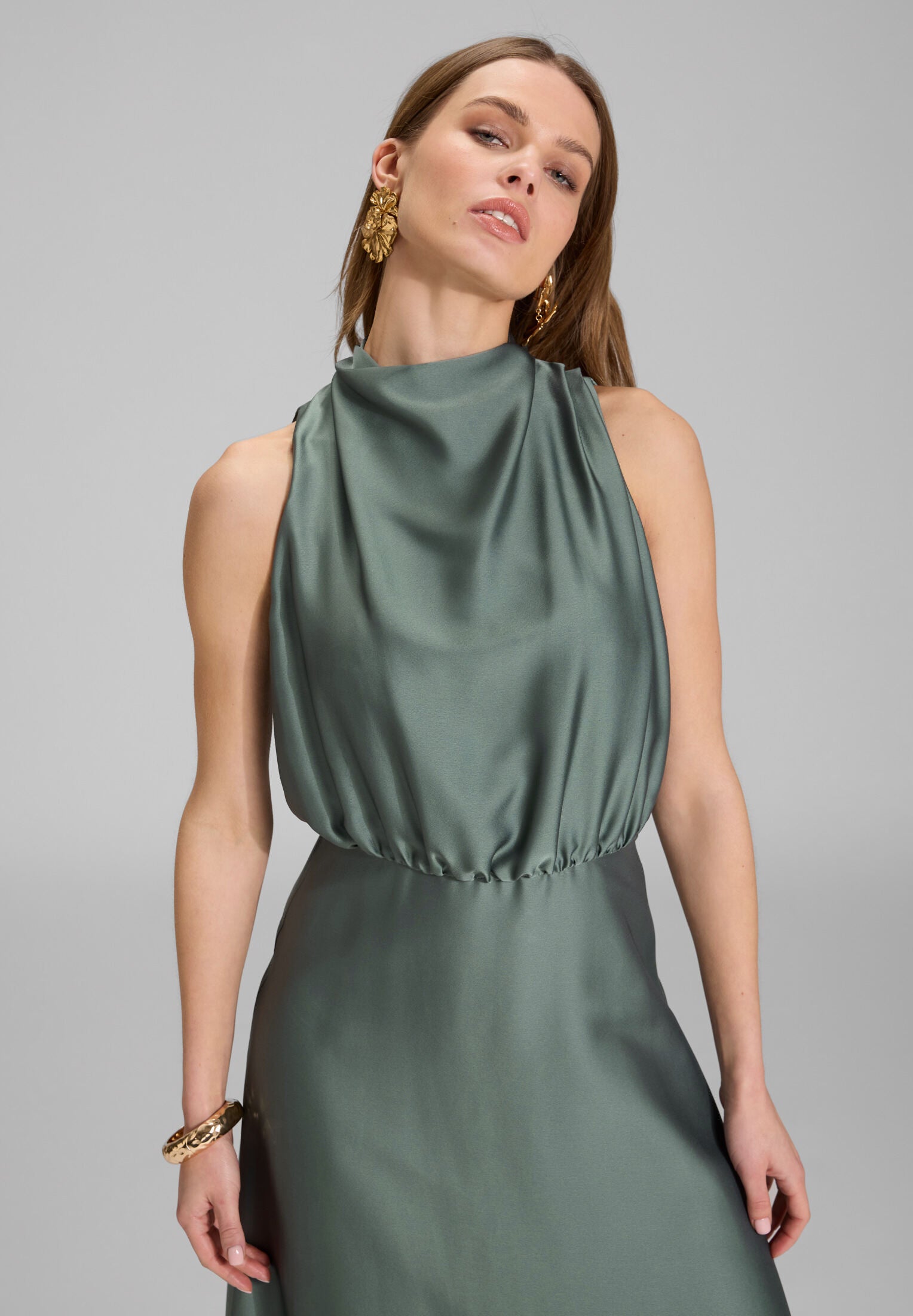 Midi Kleid aus nachhaltigem Satin mit Drapierung am Kragen