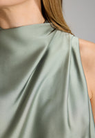 Midi Kleid aus nachhaltigem Satin mit Drapierung am Kragen