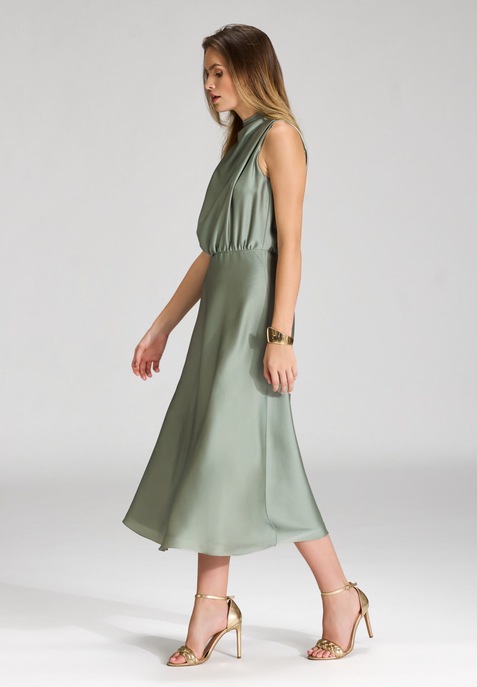 Midi Kleid aus nachhaltigem Satin mit Drapierung am Kragen