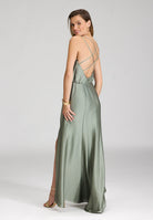 Abendkleid aus nachhaltigem Satin mit gekreuzten Spagettiträgern