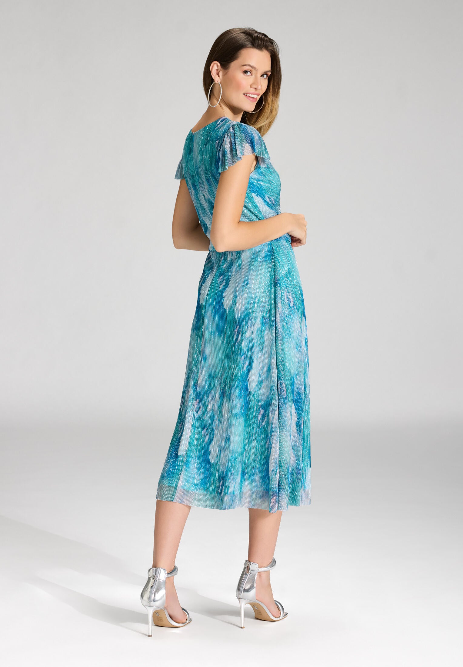 Midi Kleid aus bedrucktem Plissee Jersey mit kurzen Ärmeln