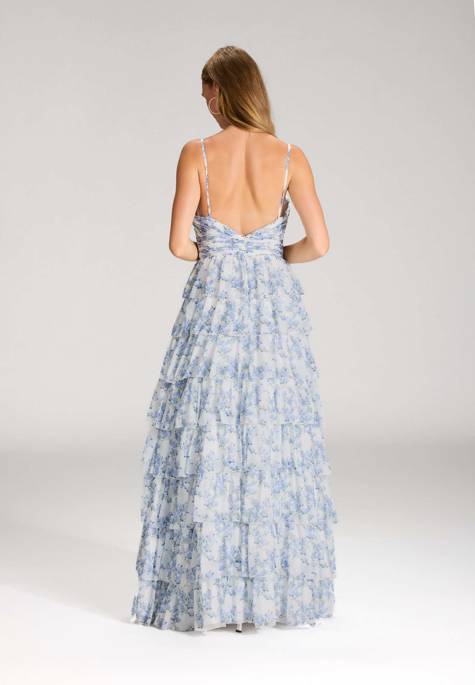 Printkleid mit Volantrock und Cut-out Detail