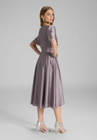 Cocktailkleid aus nachhaltigem Satin in Wickel Optik