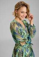 Maxikleid mit langen Ärmeln aus Chiffon mit Zick Zack Print