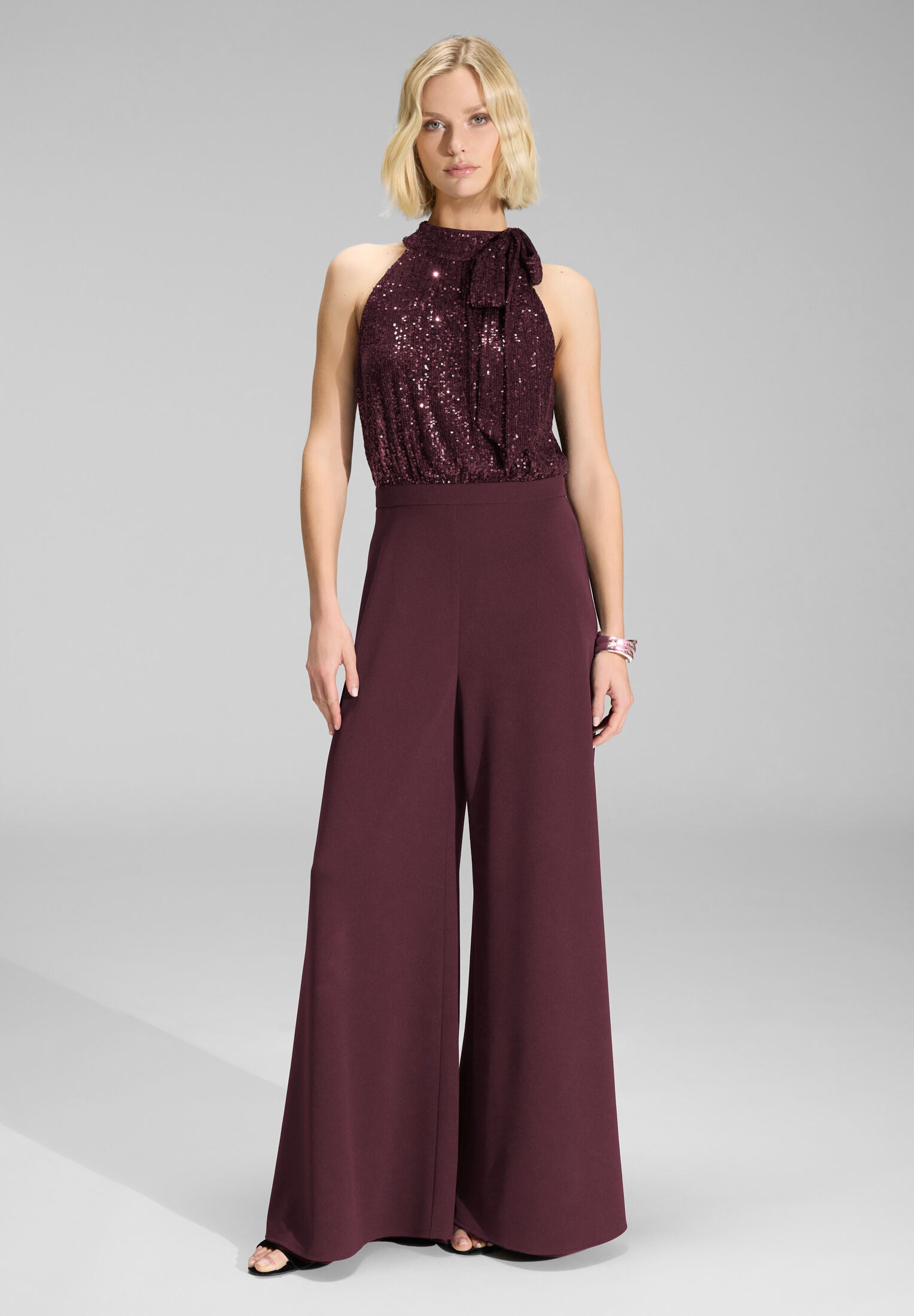 Ärmelloser Jumpsuit mit Schluppenblusen Top aus elastischer Paillette merlot