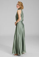 Abendkleid aus nachhaltigem Satin mit amerikanischem Ausschnitt und Beinschlitz